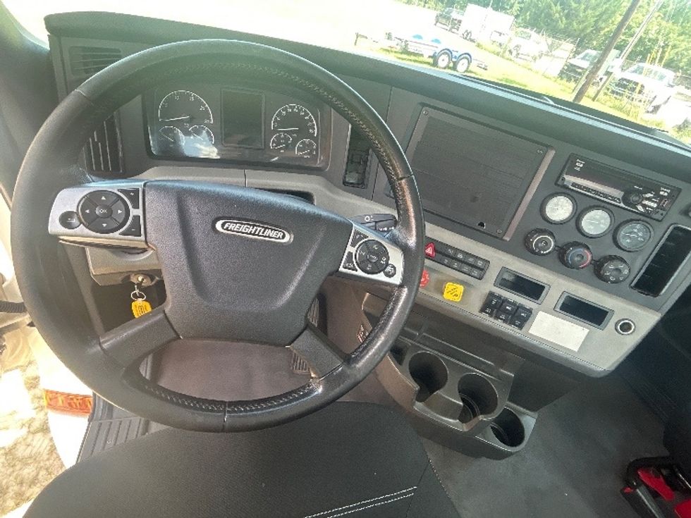 Day Cab Tractor-Heavy Duty Tractors-Freightliner-2021-T12664ST-Pensacola-FL-559,291\n\t\tmiles-$ 42,750 - Image 11