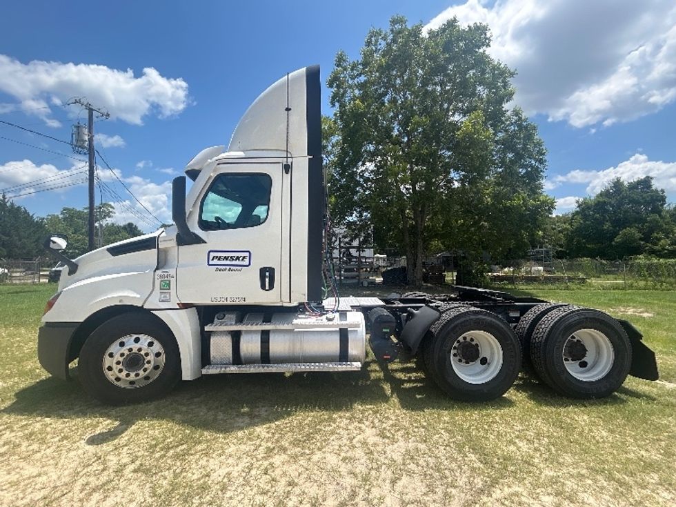 Day Cab Tractor-Heavy Duty Tractors-Freightliner-2021-T12664ST-Pensacola-FL-559,291\n\t\tmiles-$ 42,750 - Image 4