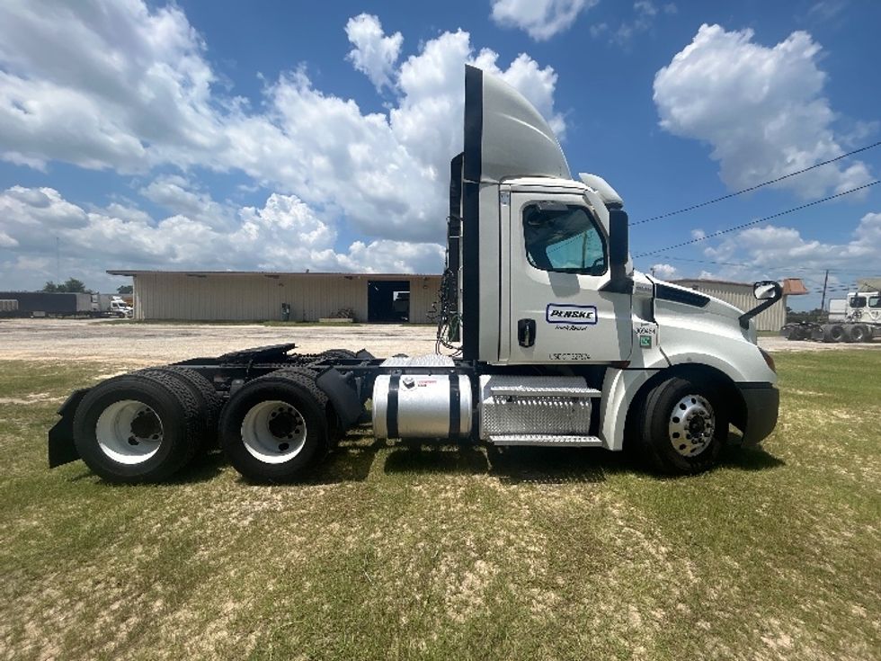 Day Cab Tractor-Heavy Duty Tractors-Freightliner-2021-T12664ST-Pensacola-FL-559,291\n\t\tmiles-$ 42,750 - Image 8