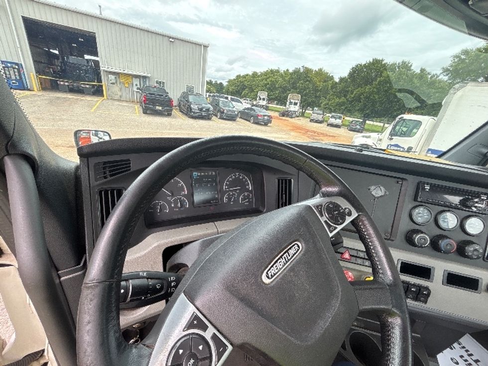 Day Cab Tractor-Heavy Duty Tractors-Freightliner-2021-T12664ST-Pensacola-FL-572,026\n\t\tmiles-$ 41,500 - Image 10