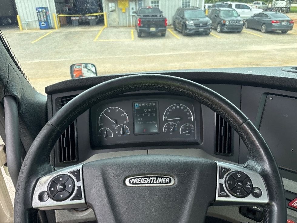 Day Cab Tractor-Heavy Duty Tractors-Freightliner-2021-T12664ST-Pensacola-FL-572,026\n\t\tmiles-$ 41,500 - Image 11