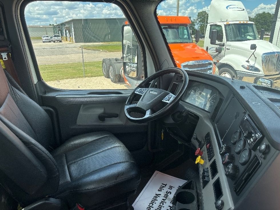 Day Cab Tractor-Heavy Duty Tractors-Freightliner-2021-T12664ST-Pensacola-FL-572,026\n\t\tmiles-$ 41,500 - Image 14