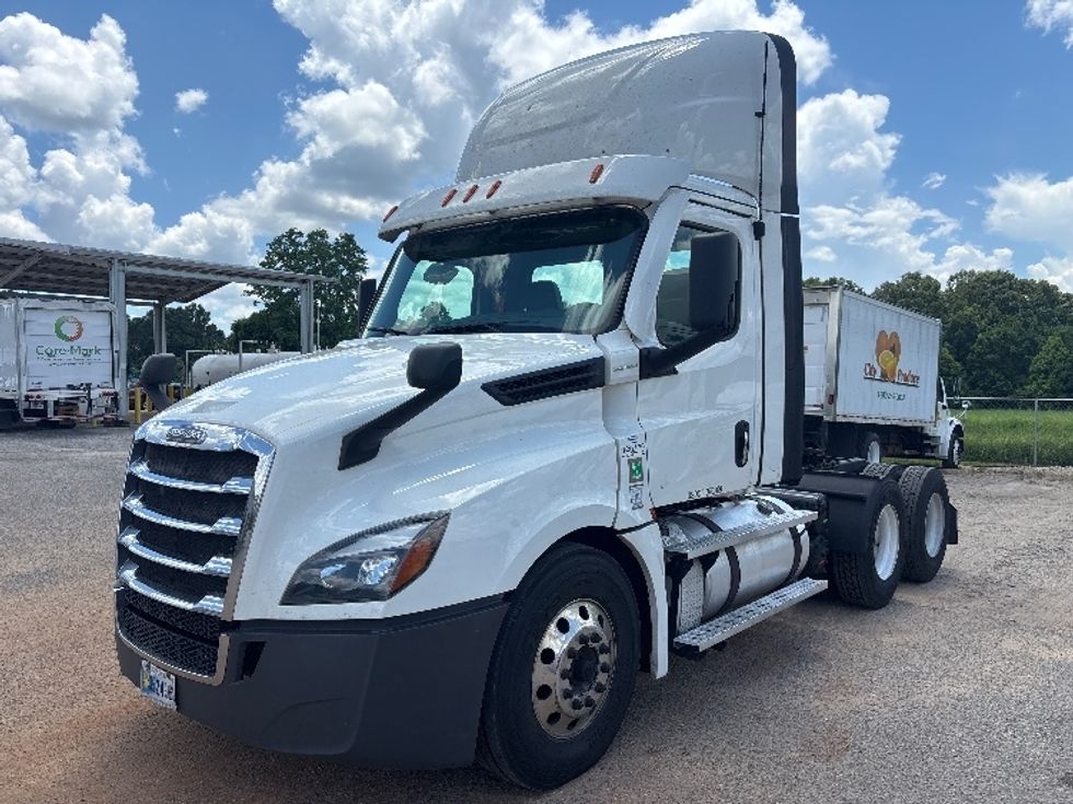Day Cab Tractor-Heavy Duty Tractors-Freightliner-2021-T12664ST-Pensacola-FL-572,026\n\t\tmiles-$ 41,500 - Image 3