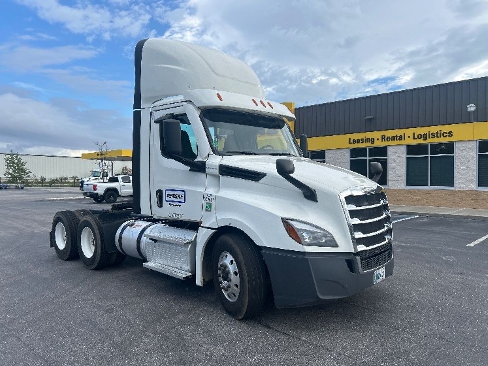 Day Cab Tractor-Heavy Duty Tractors-Freightliner-2021-T12664ST-Pensacola-FL-572,453\n\t\tmiles-$ 45,500 - Image 1