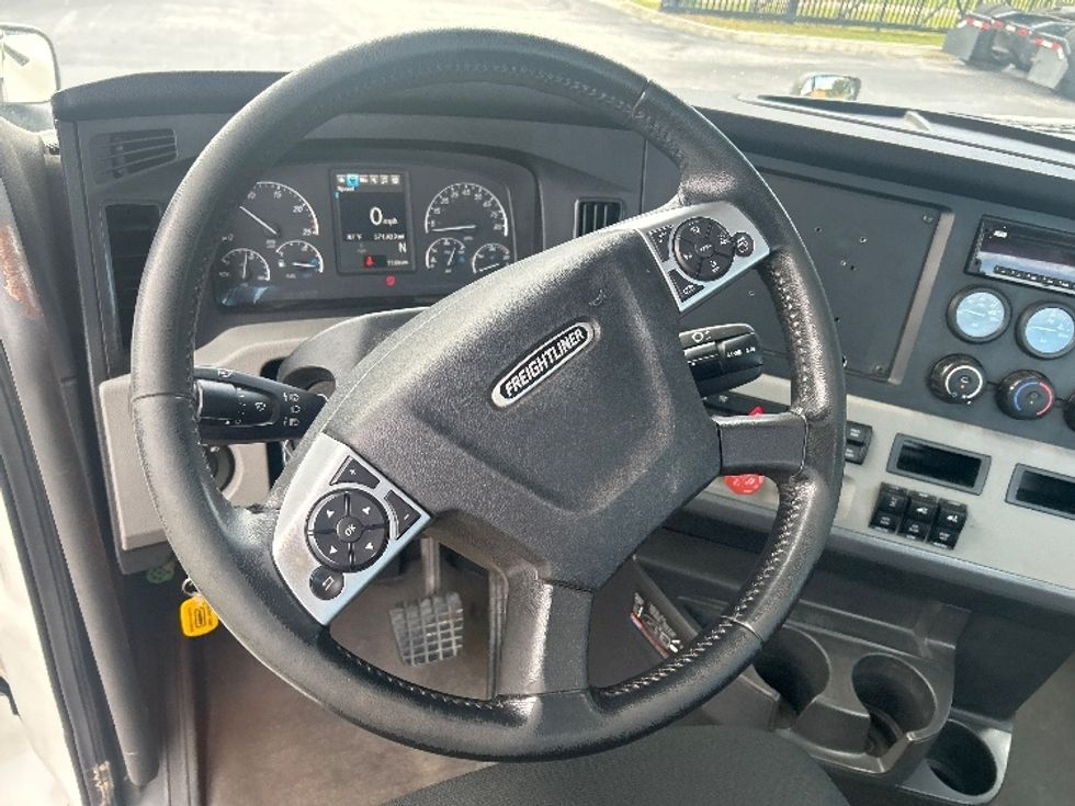 Day Cab Tractor-Heavy Duty Tractors-Freightliner-2021-T12664ST-Pensacola-FL-572,453\n\t\tmiles-$ 45,500 - Image 11