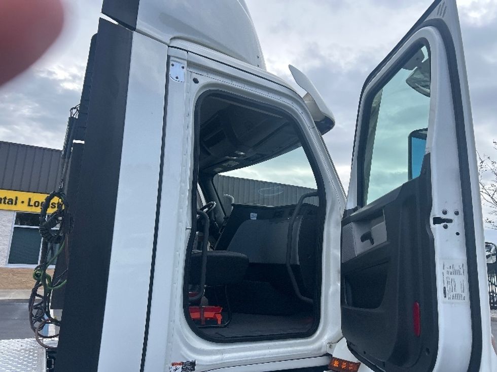 Day Cab Tractor-Heavy Duty Tractors-Freightliner-2021-T12664ST-Pensacola-FL-572,453\n\t\tmiles-$ 45,500 - Image 12