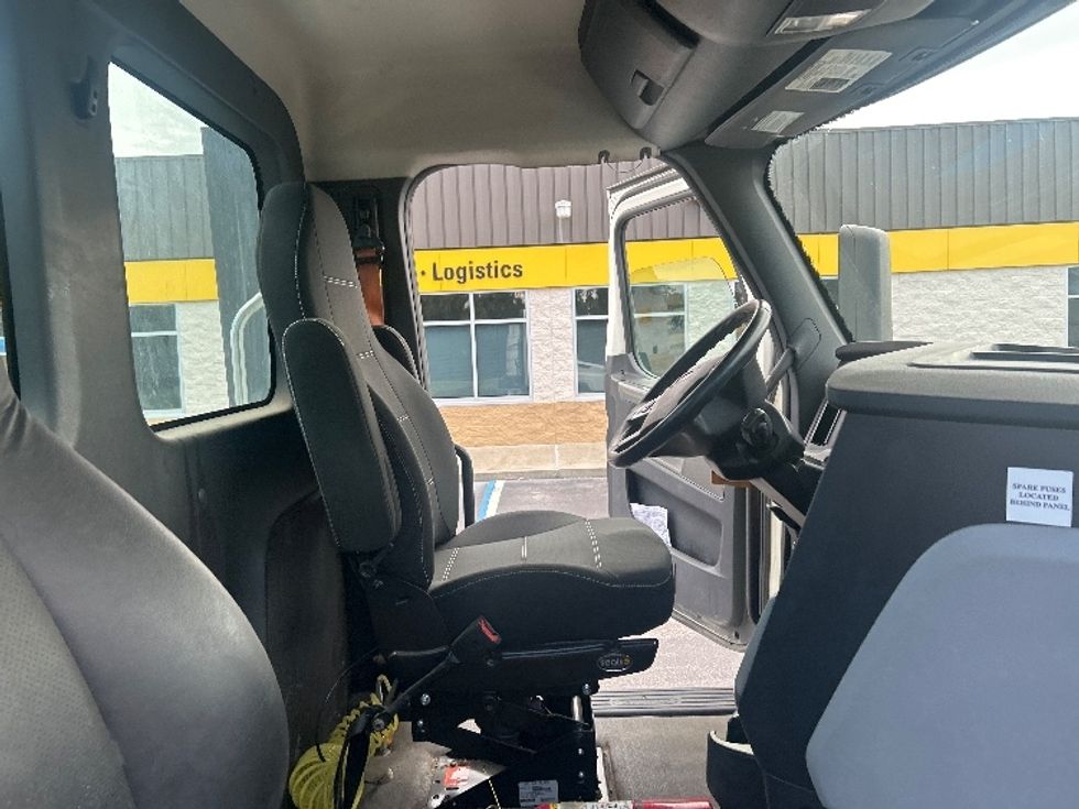 Day Cab Tractor-Heavy Duty Tractors-Freightliner-2021-T12664ST-Pensacola-FL-572,453\n\t\tmiles-$ 45,500 - Image 14