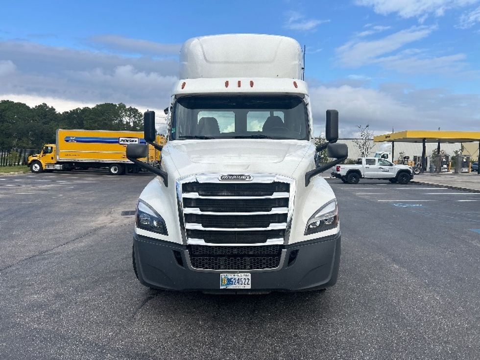 Day Cab Tractor-Heavy Duty Tractors-Freightliner-2021-T12664ST-Pensacola-FL-572,453\n\t\tmiles-$ 45,500 - Image 2