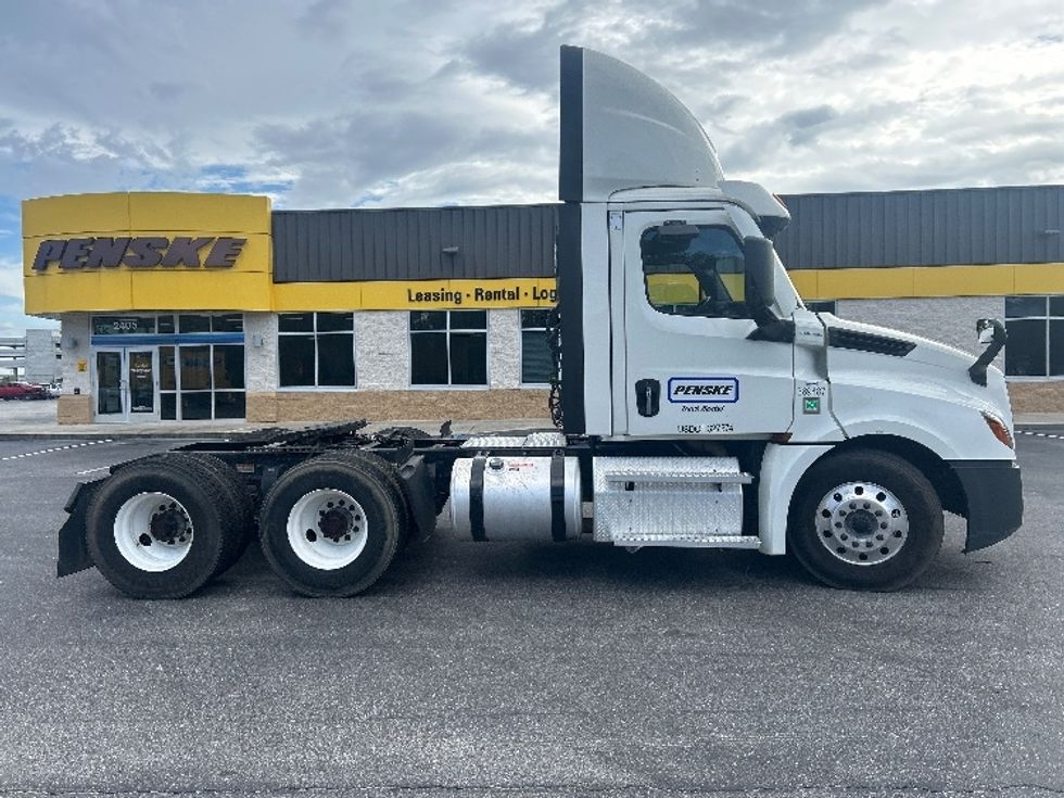 Day Cab Tractor-Heavy Duty Tractors-Freightliner-2021-T12664ST-Pensacola-FL-572,453\n\t\tmiles-$ 45,500 - Image 8