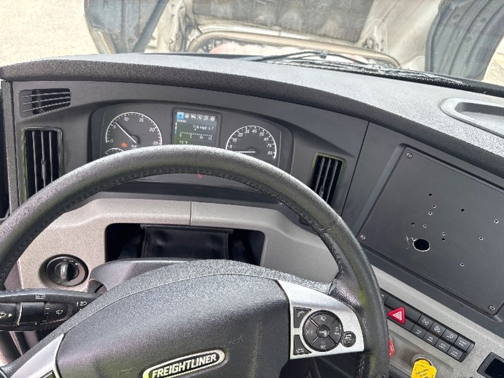 Day Cab Tractor-Heavy Duty Tractors-Freightliner-2021-T12664ST-Pensacola-FL-577,611\n\t\tmiles-$ 41,000 - Image 10