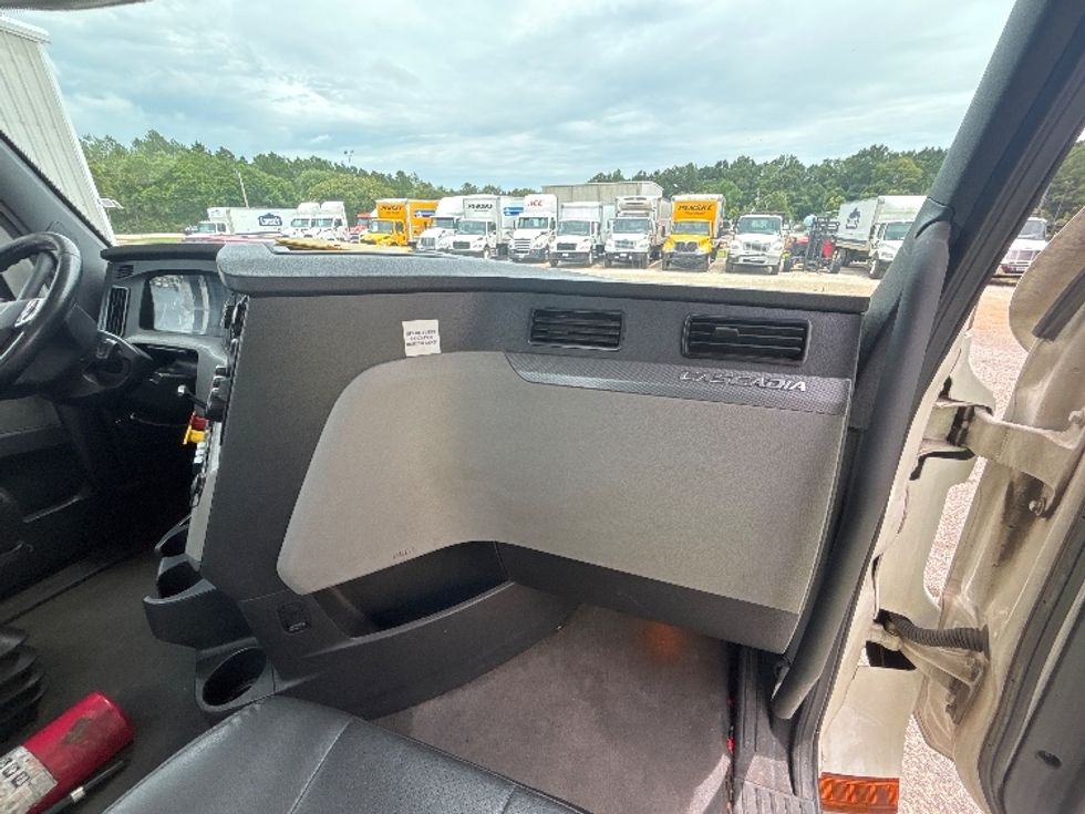 Day Cab Tractor-Heavy Duty Tractors-Freightliner-2021-T12664ST-Pensacola-FL-577,611\n\t\tmiles-$ 41,000 - Image 11