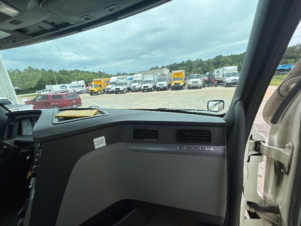 Day Cab Tractor-Heavy Duty Tractors-Freightliner-2021-T12664ST-Pensacola-FL-577,611\n\t\tmiles-$ 41,000 - Image 12