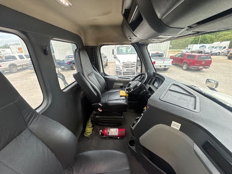 Day Cab Tractor-Heavy Duty Tractors-Freightliner-2021-T12664ST-Pensacola-FL-577,611\n\t\tmiles-$ 41,000 - Image 13