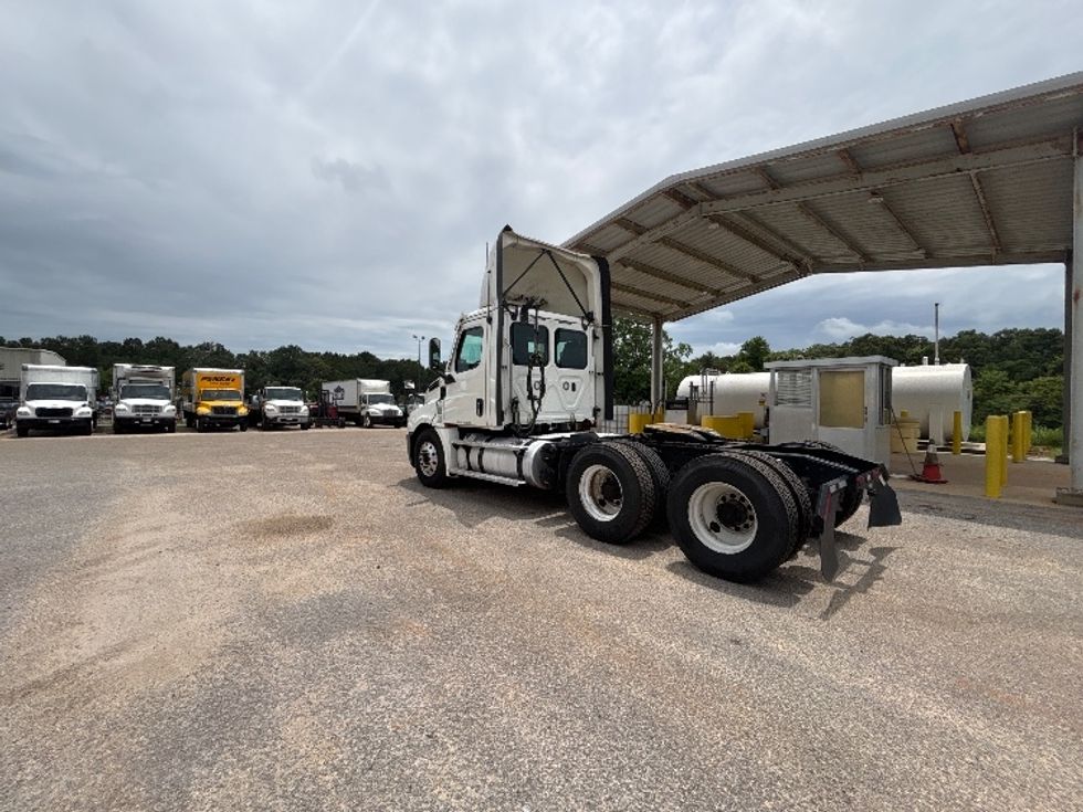 Day Cab Tractor-Heavy Duty Tractors-Freightliner-2021-T12664ST-Pensacola-FL-577,611\n\t\tmiles-$ 41,000 - Image 4