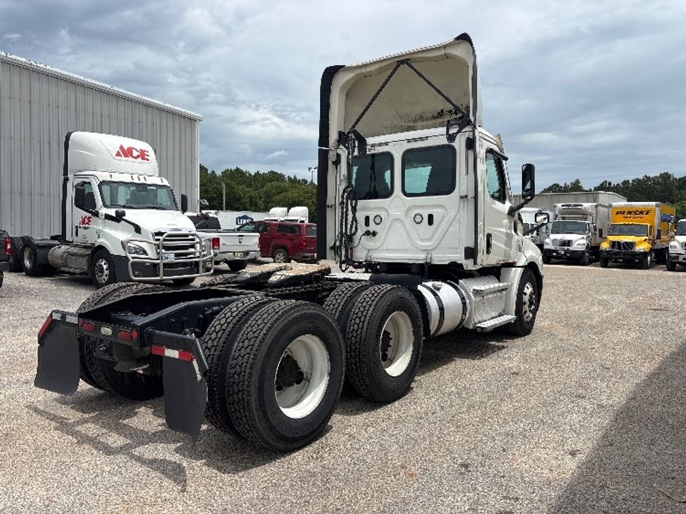 Day Cab Tractor-Heavy Duty Tractors-Freightliner-2021-T12664ST-Pensacola-FL-577,611\n\t\tmiles-$ 41,000 - Image 6