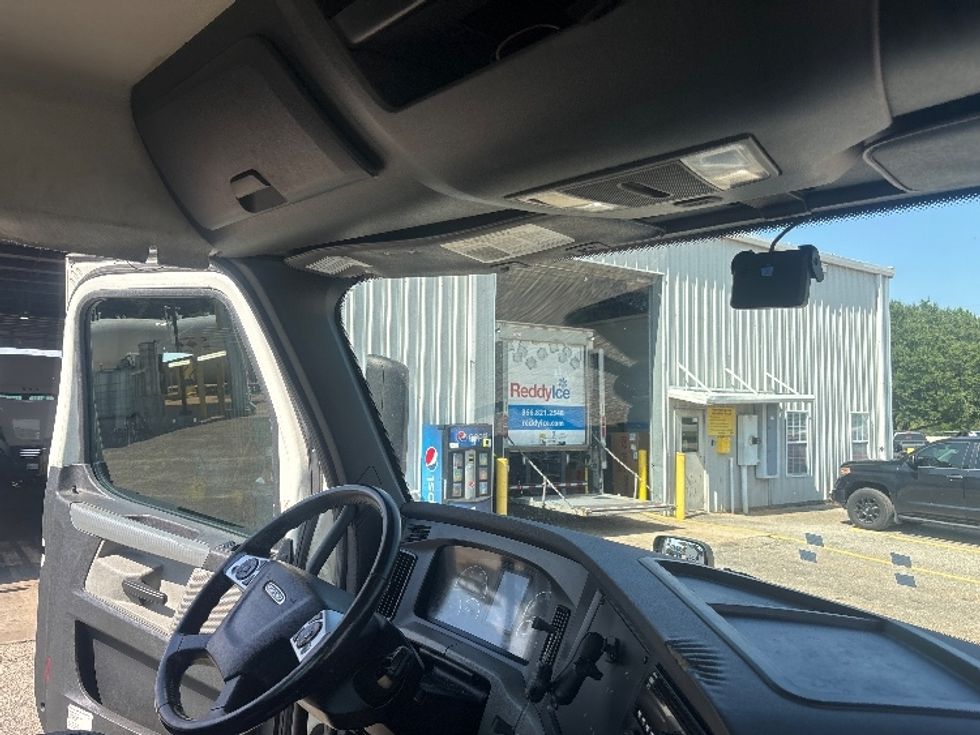 Day Cab Tractor-Heavy Duty Tractors-Freightliner-2021-T12664ST-Pensacola-FL-586,550\n\t\tmiles-$ 40,000 - Image 14