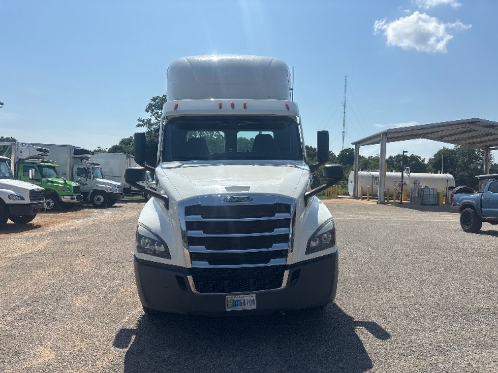 Day Cab Tractor-Heavy Duty Tractors-Freightliner-2021-T12664ST-Pensacola-FL-586,550\n\t\tmiles-$ 40,000 - Image 2