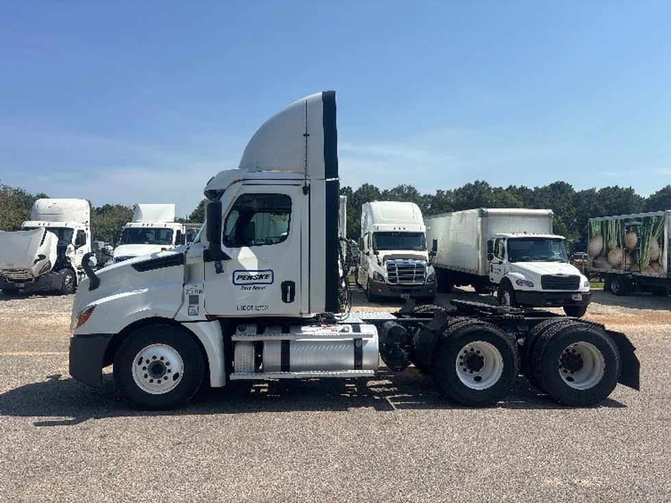 Day Cab Tractor-Heavy Duty Tractors-Freightliner-2021-T12664ST-Pensacola-FL-586,550\n\t\tmiles-$ 40,000 - Image 4