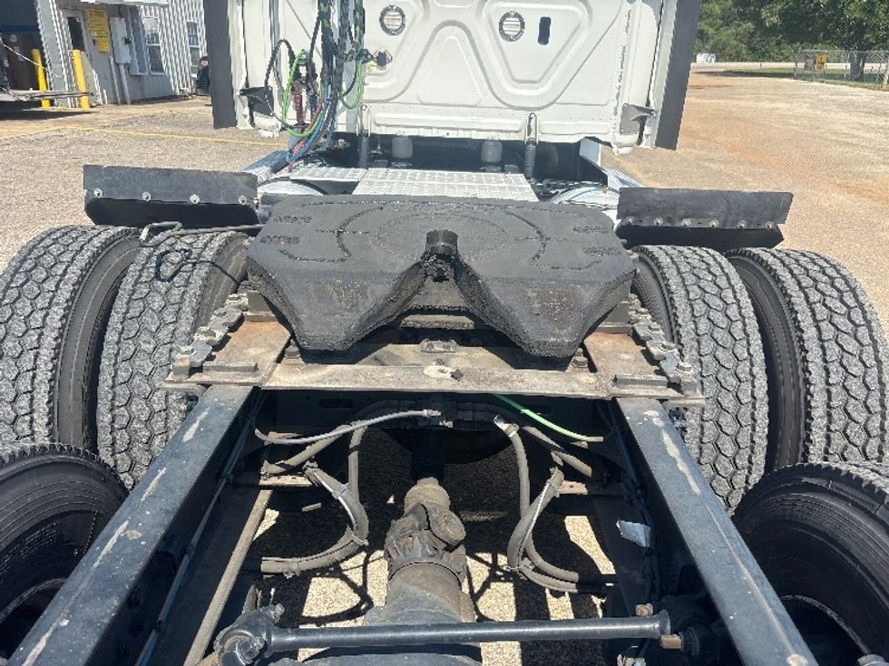 Day Cab Tractor-Heavy Duty Tractors-Freightliner-2021-T12664ST-Pensacola-FL-586,550\n\t\tmiles-$ 40,000 - Image 6