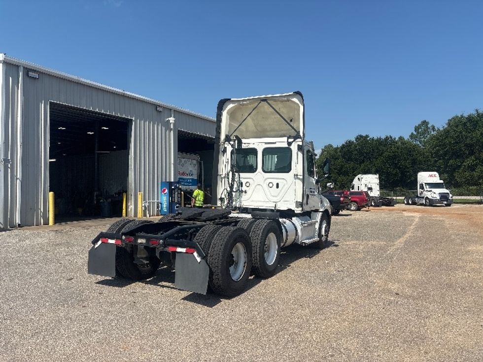 Day Cab Tractor-Heavy Duty Tractors-Freightliner-2021-T12664ST-Pensacola-FL-586,550\n\t\tmiles-$ 40,000 - Image 7