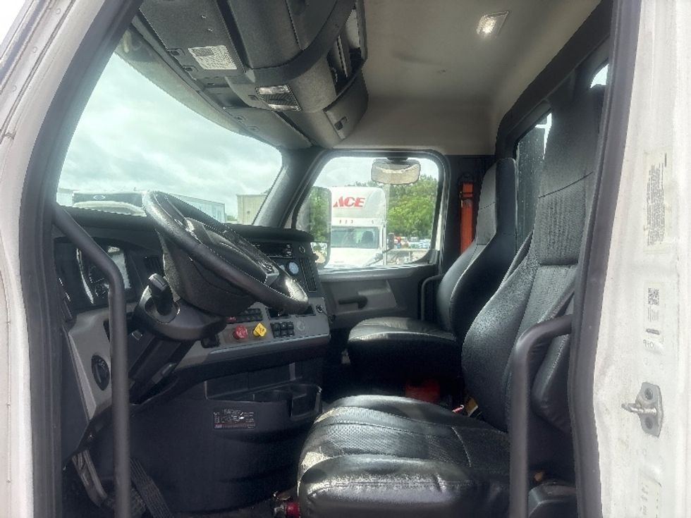 Day Cab Tractor-Heavy Duty Tractors-Freightliner-2021-T12664ST-Pensacola-FL-590,057\n\t\tmiles-$ 39,500 - Image 10