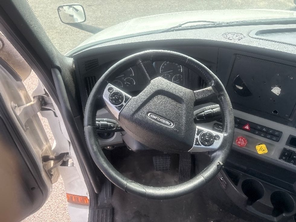 Day Cab Tractor-Heavy Duty Tractors-Freightliner-2021-T12664ST-Pensacola-FL-590,057\n\t\tmiles-$ 39,500 - Image 11