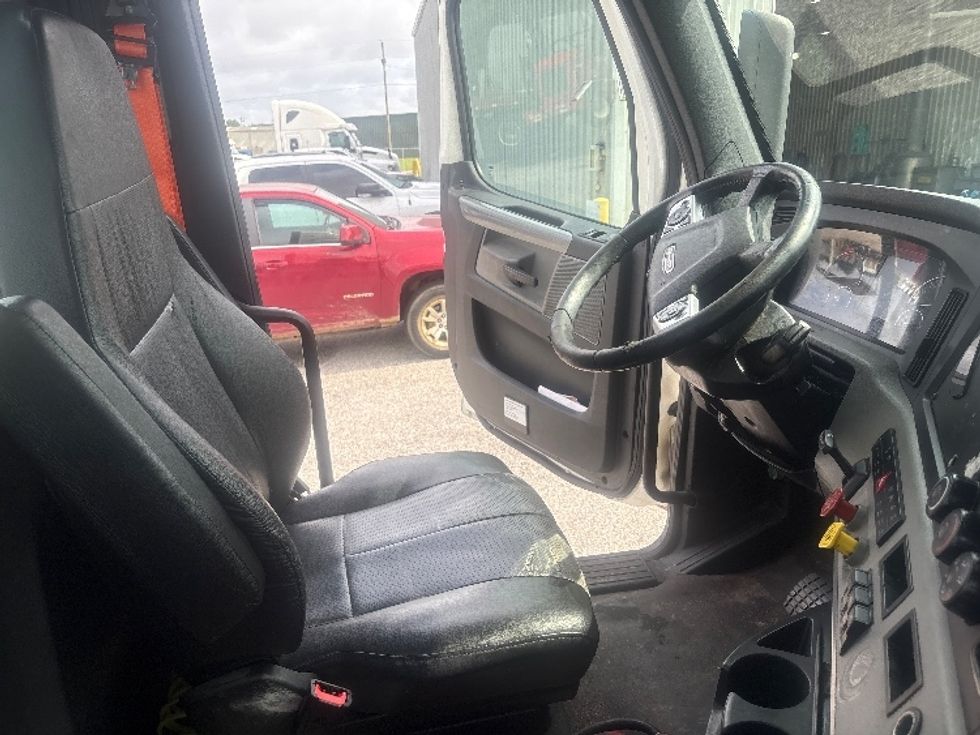 Day Cab Tractor-Heavy Duty Tractors-Freightliner-2021-T12664ST-Pensacola-FL-590,057\n\t\tmiles-$ 39,500 - Image 14