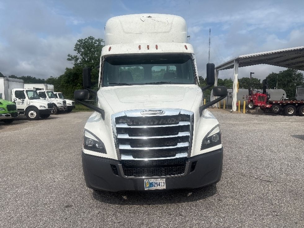 Day Cab Tractor-Heavy Duty Tractors-Freightliner-2021-T12664ST-Pensacola-FL-590,057\n\t\tmiles-$ 39,500 - Image 2
