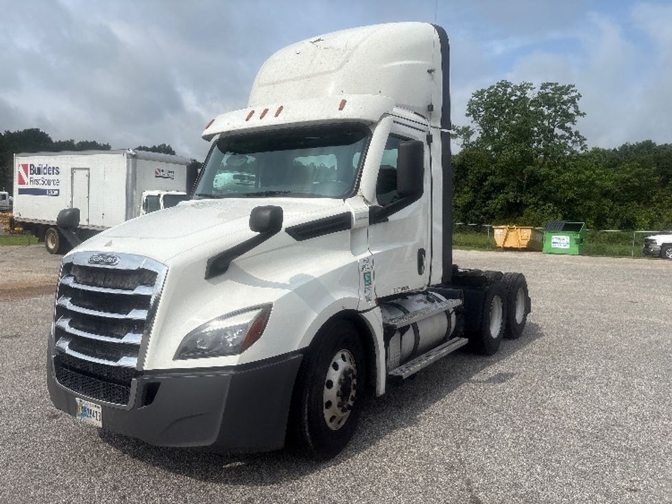 Day Cab Tractor-Heavy Duty Tractors-Freightliner-2021-T12664ST-Pensacola-FL-590,057\n\t\tmiles-$ 39,500 - Image 3