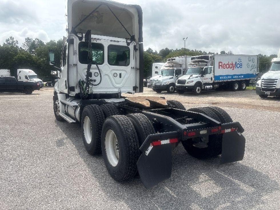 Day Cab Tractor-Heavy Duty Tractors-Freightliner-2021-T12664ST-Pensacola-FL-590,057\n\t\tmiles-$ 39,500 - Image 5