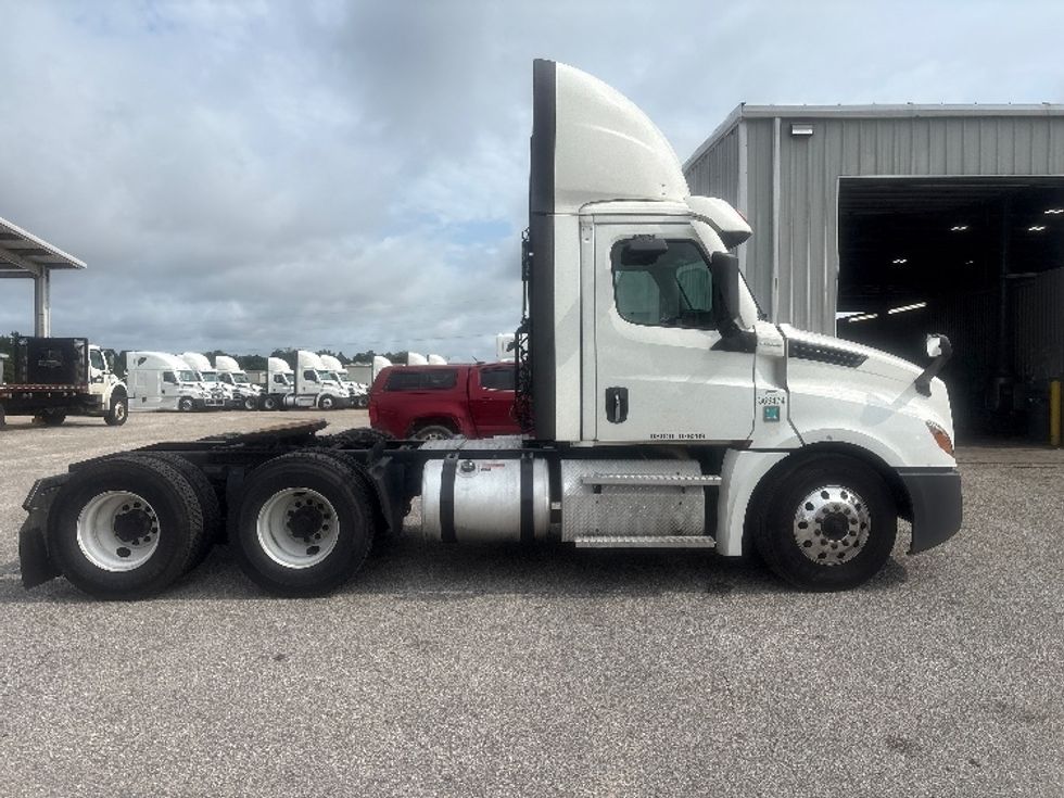 Day Cab Tractor-Heavy Duty Tractors-Freightliner-2021-T12664ST-Pensacola-FL-590,057\n\t\tmiles-$ 39,500 - Image 8