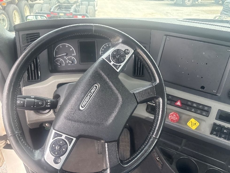 Day Cab Tractor-Heavy Duty Tractors-Freightliner-2021-T12664ST-Pensacola-FL-606,777\n\t\tmiles-$ 37,750 - Image 11