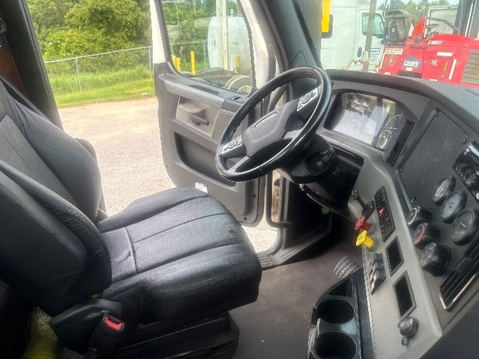 Day Cab Tractor-Heavy Duty Tractors-Freightliner-2021-T12664ST-Pensacola-FL-606,777\n\t\tmiles-$ 37,750 - Image 14