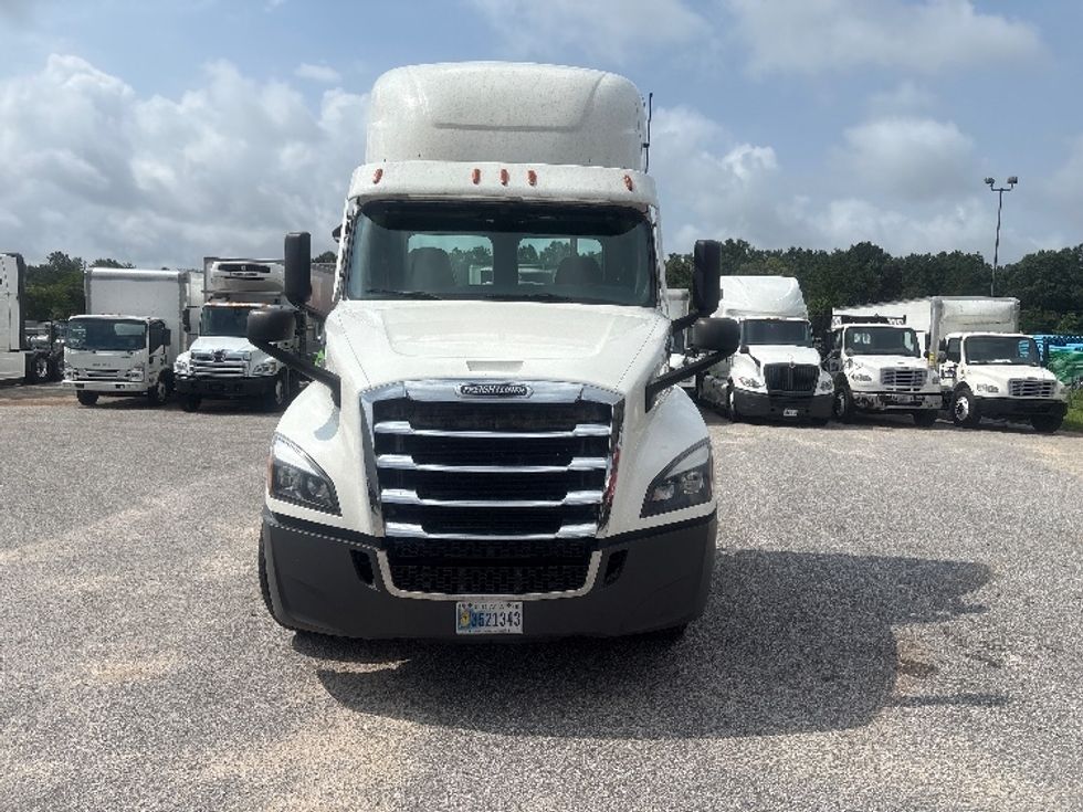 Day Cab Tractor-Heavy Duty Tractors-Freightliner-2021-T12664ST-Pensacola-FL-606,777\n\t\tmiles-$ 37,750 - Image 2