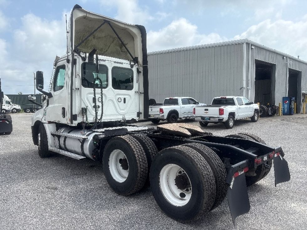 Day Cab Tractor-Heavy Duty Tractors-Freightliner-2021-T12664ST-Pensacola-FL-606,777\n\t\tmiles-$ 37,750 - Image 5