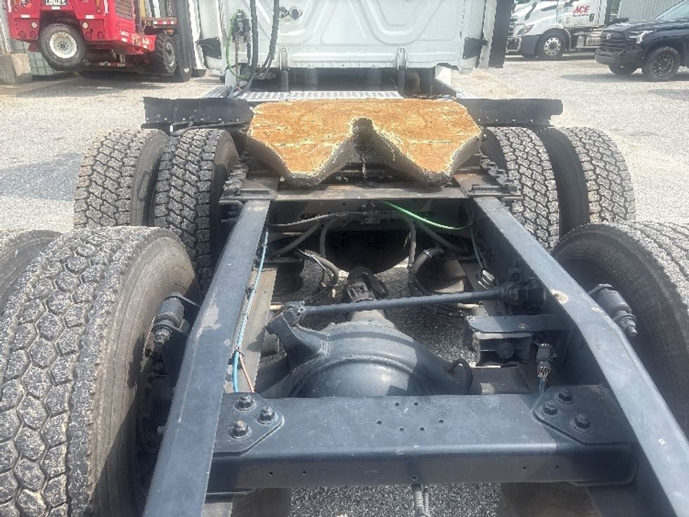 Day Cab Tractor-Heavy Duty Tractors-Freightliner-2021-T12664ST-Pensacola-FL-606,777\n\t\tmiles-$ 37,750 - Image 6