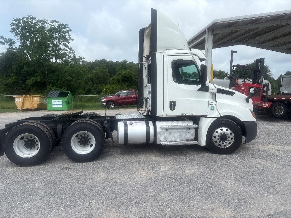 Day Cab Tractor-Heavy Duty Tractors-Freightliner-2021-T12664ST-Pensacola-FL-606,777\n\t\tmiles-$ 37,750 - Image 8