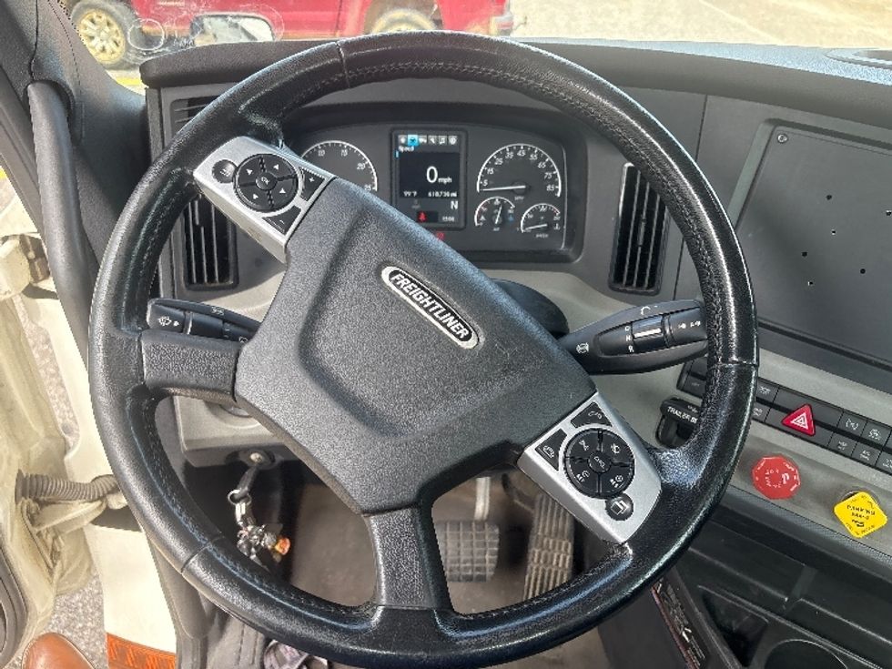 Day Cab Tractor-Heavy Duty Tractors-Freightliner-2021-T12664ST-Pensacola-FL-610,732\n\t\tmiles-$ 37,500 - Image 10