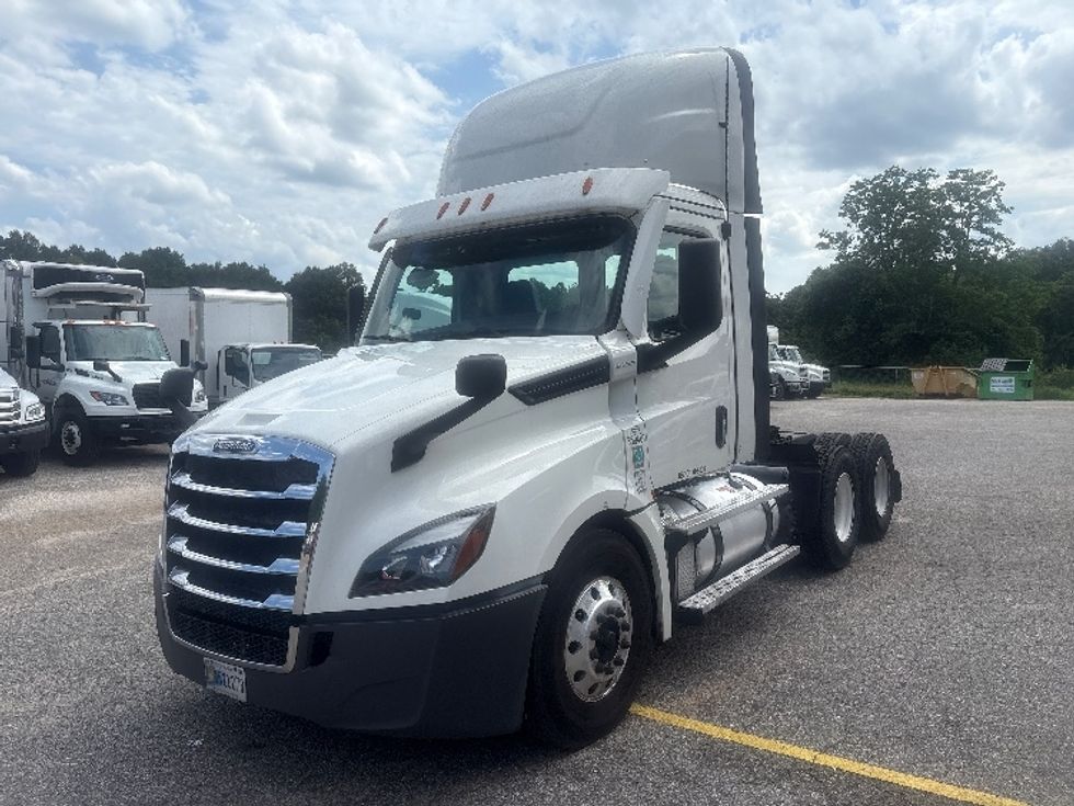 Day Cab Tractor-Heavy Duty Tractors-Freightliner-2021-T12664ST-Pensacola-FL-610,732\n\t\tmiles-$ 37,500 - Image 3
