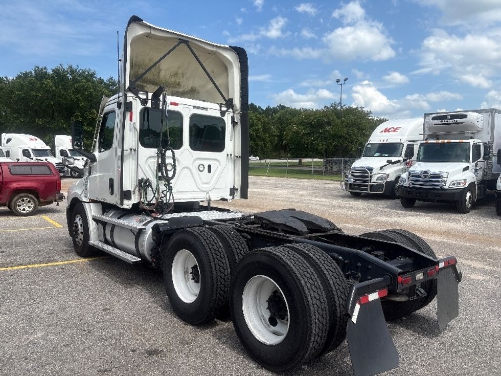 Day Cab Tractor-Heavy Duty Tractors-Freightliner-2021-T12664ST-Pensacola-FL-610,732\n\t\tmiles-$ 37,500 - Image 5