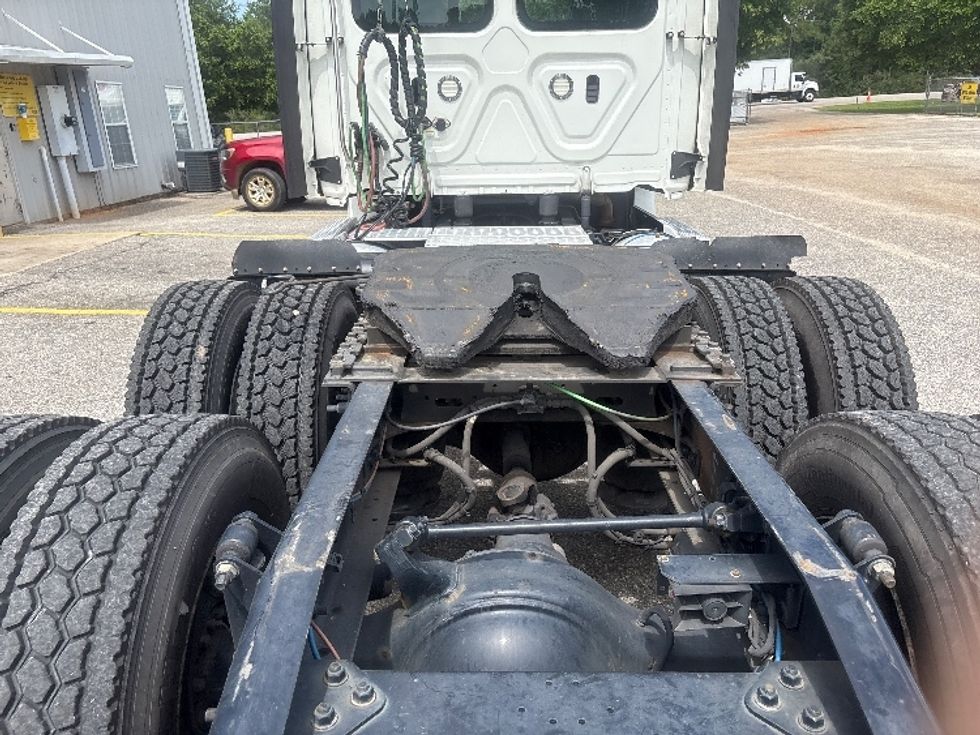 Day Cab Tractor-Heavy Duty Tractors-Freightliner-2021-T12664ST-Pensacola-FL-610,732\n\t\tmiles-$ 37,500 - Image 6