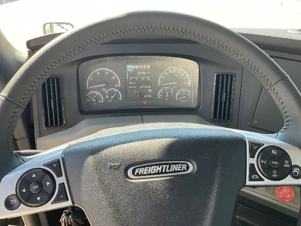 Day Cab Tractor-Heavy Duty Tractors-Freightliner-2021-T12664ST-Pensacola-FL-637,871\n\t\tmiles-$ 38,500 - Image 11