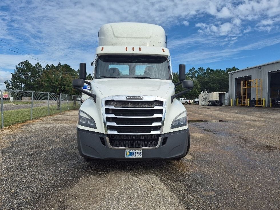 Day Cab Tractor-Heavy Duty Tractors-Freightliner-2021-T12664ST-Pensacola-FL-637,871\n\t\tmiles-$ 38,500 - Image 2