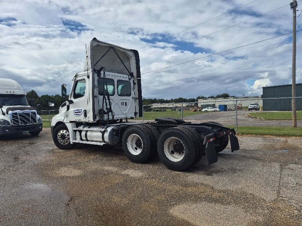 Day Cab Tractor-Heavy Duty Tractors-Freightliner-2021-T12664ST-Pensacola-FL-637,871\n\t\tmiles-$ 38,500 - Image 5