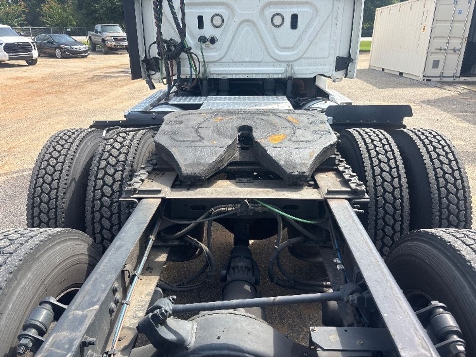 Day Cab Tractor-Heavy Duty Tractors-Freightliner-2021-T12664ST-Pensacola-FL-637,871\n\t\tmiles-$ 38,500 - Image 6