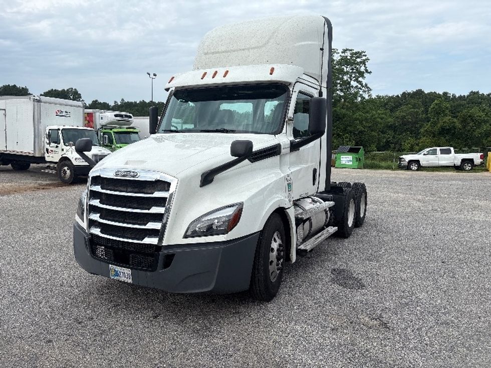 Day Cab Tractor-Heavy Duty Tractors-Freightliner-2021-T12664ST-Pensacola-FL-647,390\n\t\tmiles-$ 33,750 - Image 3