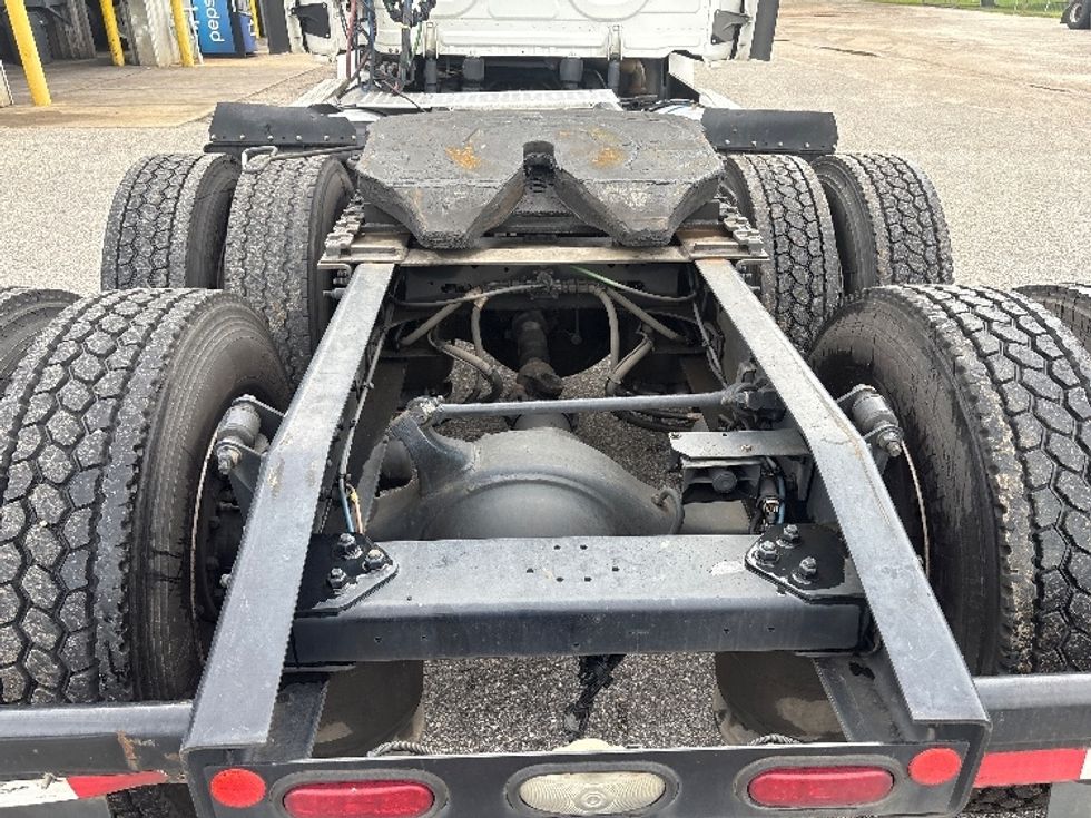 Day Cab Tractor-Heavy Duty Tractors-Freightliner-2021-T12664ST-Pensacola-FL-647,390\n\t\tmiles-$ 33,750 - Image 6