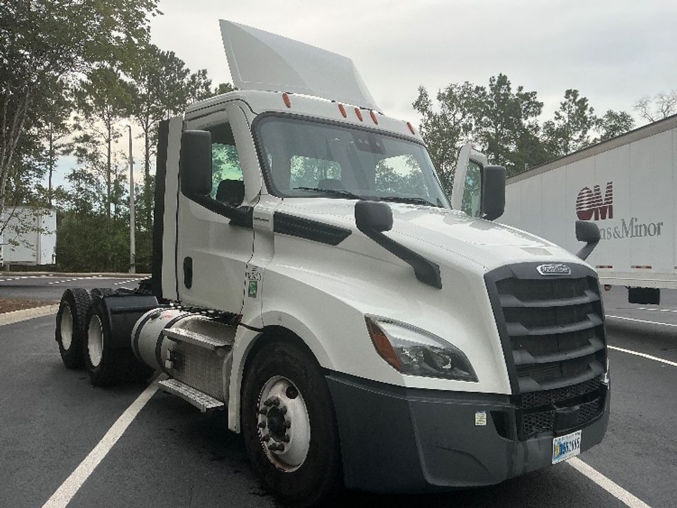 Day Cab Tractor-Heavy Duty Tractors-Freightliner-2021-T12664ST-Pensacola-FL-649,924\n\t\tmiles-$ 32,750 - Image 1