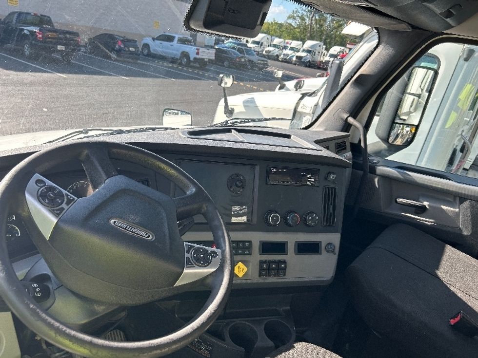 Day Cab Tractor-Heavy Duty Tractors-Freightliner-2021-T12664ST-Pensacola-FL-649,924\n\t\tmiles-$ 32,750 - Image 10