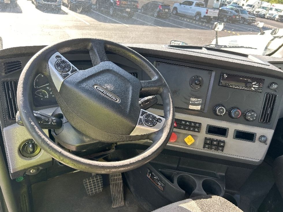 Day Cab Tractor-Heavy Duty Tractors-Freightliner-2021-T12664ST-Pensacola-FL-649,924\n\t\tmiles-$ 32,750 - Image 11